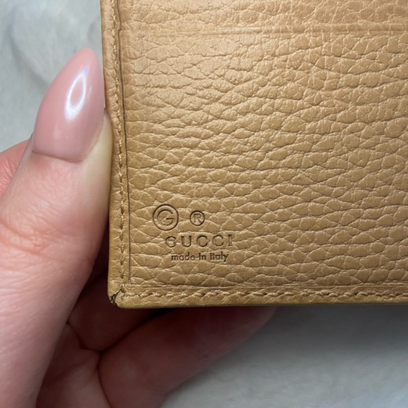 Gucci Interlocking GG Bifold Beige Leather Wallet - Picture 12 of 14